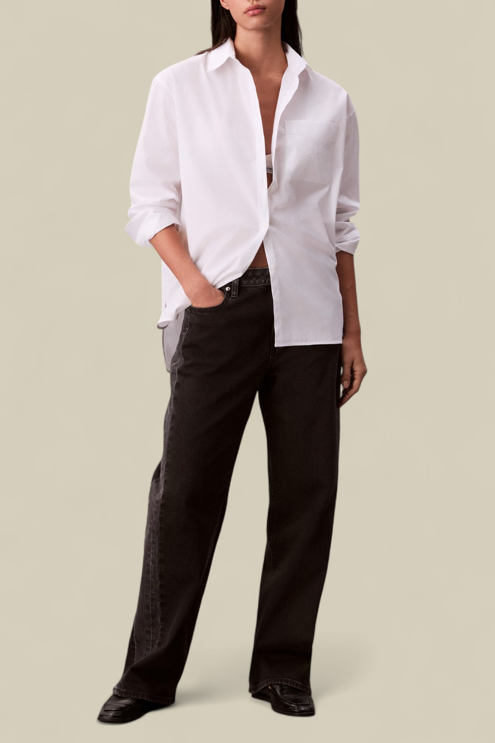 תמונת כל הלוק של חולצת כפתורים